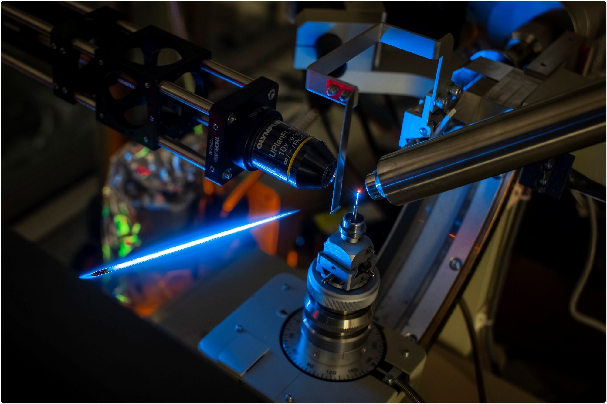 Study shows fluorescent protein molecules act as tiny antennas with optical properties