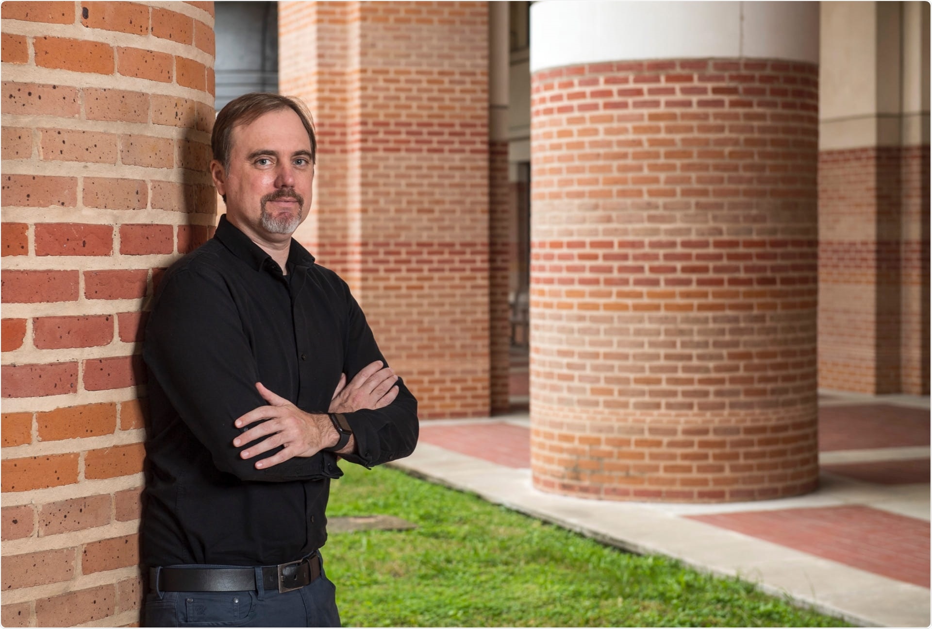 Bioinformatics approach accurately tracks the origin of synthetic genetic code