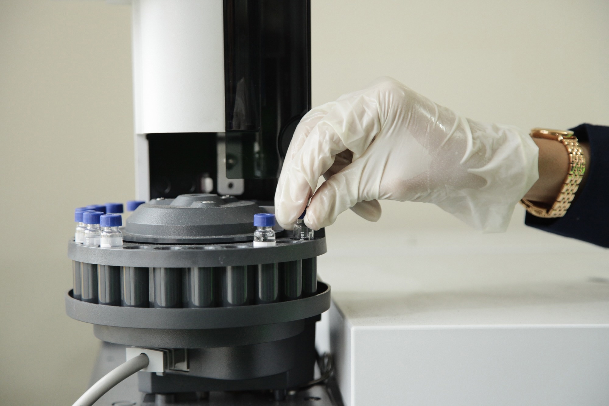 Test vial set for sample separation.