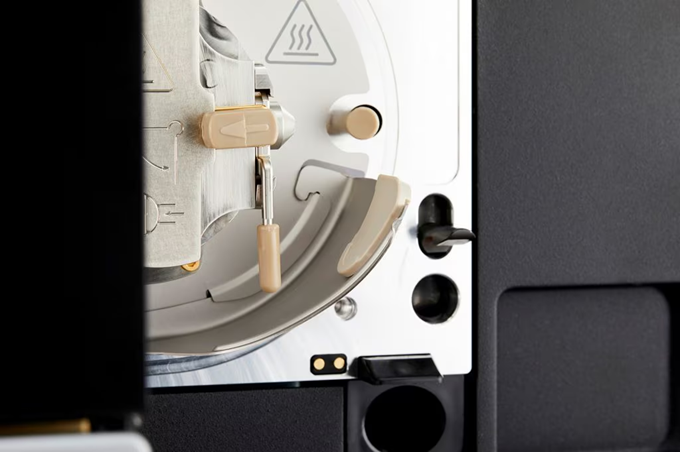 Minimize contamination and increase uptime with the new source shield technology featured in the Xevo TQ Absolute.