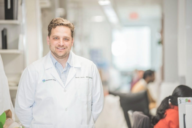 Researchers analyze the significance of cellular interactions for lung cancer