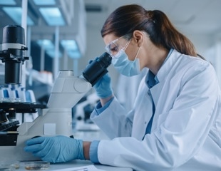Bispecific antibodies for SARS-CoV-2 variant neutralization