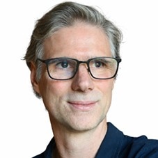 Where Digital Holographic Microscopy Complements Fluorescence Microscopy